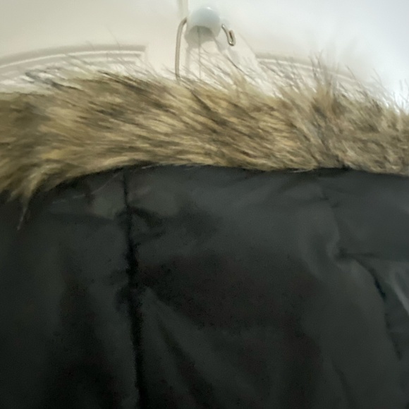 Gap Womens Black Faux Fur Lined Hooded Zip Up Puffer Vest. Sz- XS - Picture 6 of 13
